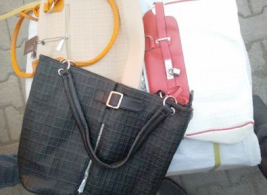 Genţi de damă contrafăcute, confiscate în Portul Constanţa